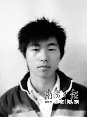大學(xué)生結(jié)梯救人3人獻身(組圖)