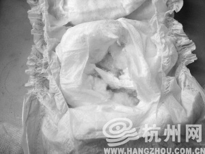 樂購超市所售幫寶適紙尿褲存在質量問題