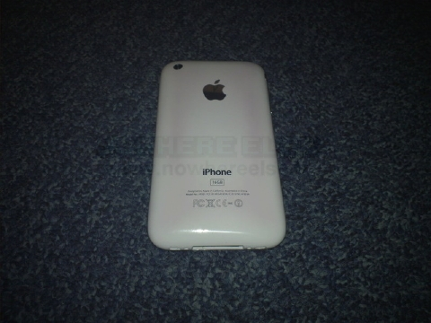 組圖:蘋果新版iPhone過熱燙臉 外殼燒變色
