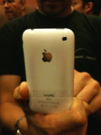 組圖:蘋果新版iPhone過熱燙臉 外殼燒變色 (3)