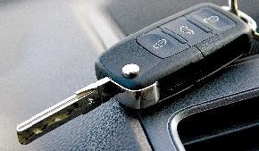 使用遙控鑰匙鎖車需謹慎 要仔細檢查車門窗狀態