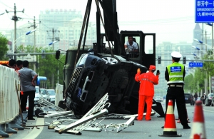 豐田車側翻無氣囊彈出遭質疑