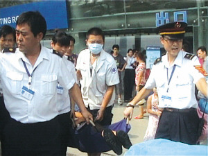 武漢至上海動車故障多人被悶中暑鐵路部門致歉
