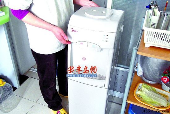 美的飲水機插電后作響不出水