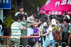 北大暑假每日“限游”5000游客參觀引發(fā)爭議(圖)