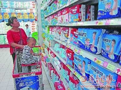 網(wǎng)傳紙尿褲過(guò)寬或致嬰兒變O形腿引熱議