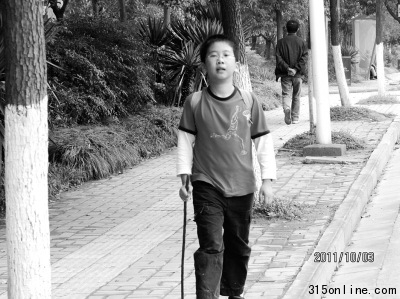 10歲男孩暴走40公里磨煉意志母親開車來接不坐
