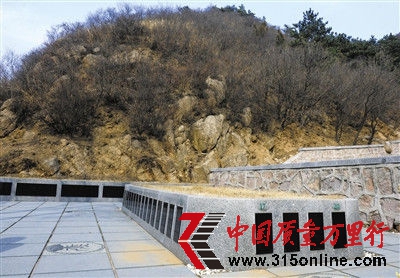 3月26日,延慶某陵園內(nèi)的“花草葬”,存放骨灰不多,墓碑都是空白的。