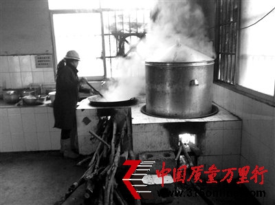 廣西那坡部分學校3元營養補助被供貨商套利1元
