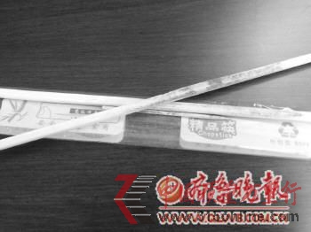 美食城商家提供的發霉“精品筷”。(圖片由陳小姐提供)