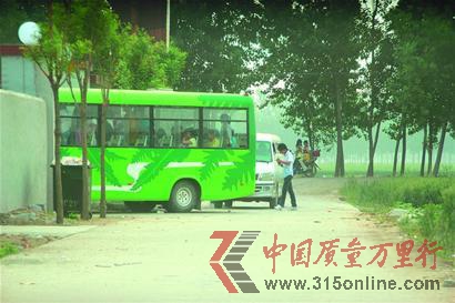 山東章丘輔導(dǎo)班被曝藏身農(nóng)田老師辦校外校斂錢(qián)