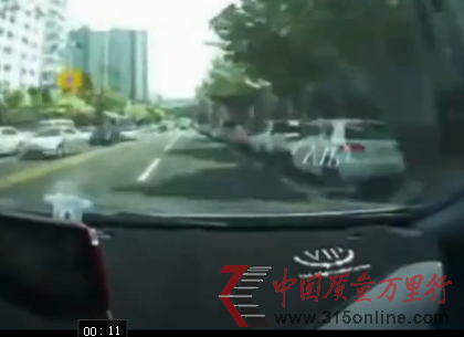 現(xiàn)代汽車突然加速視頻截圖 現(xiàn)代汽車突然加速視頻截圖