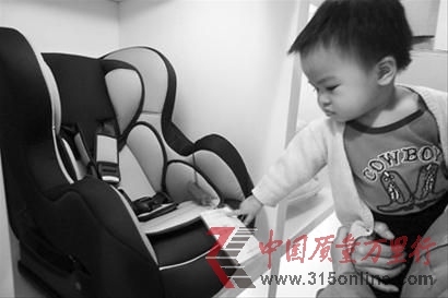 安全座椅是兒童乘坐車輛的重要安全保障,但目前市場上座椅品牌繁雜,價格混亂,讓消費者直呼看不懂 晚報記者 龔星 現(xiàn)場圖片 安全座椅是兒童乘坐車輛的重要安全保障,但目前市場上座椅品牌繁雜,價格混亂,讓消費者直呼看不懂 晚報記者 龔星 現(xiàn)場圖片