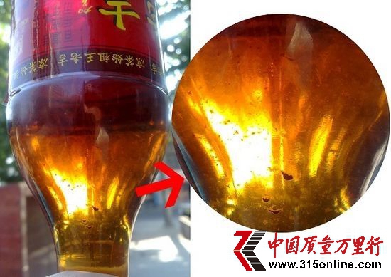 瓶中的黑色絮狀腐敗物清晰可見(jiàn)。 瓶中的黑色絮狀腐敗物清晰可見(jiàn)。