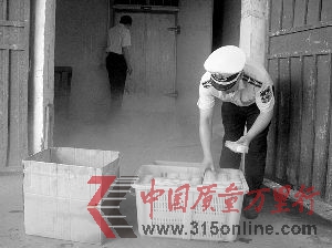 市質監局對已關停的食品生產企業開展明察暗訪,上海佳寶食品有限公司糕點可能流向滬上多家知名賓館酒店。 市質監局對已關停的食品生產企業開展明察暗訪,上海佳寶食品有限公司糕點可能流向滬上多家知名賓館酒店。