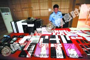 警方繳獲的作案工具。 信息時報記者 鄭啟文 攝 警方繳獲的作案工具。 信息時報記者 鄭啟文 攝