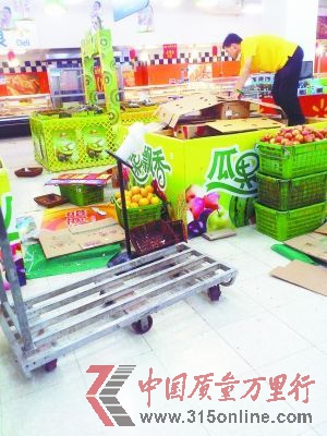 閉店前的混亂狀態(tài) 閉店前的混亂狀態(tài)