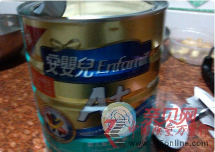 美贊臣安嬰兒奶粉再陷異物門 網友稱太坑爹(親貝網配圖)