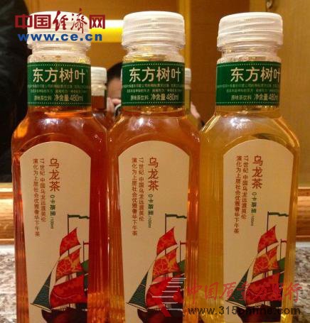 農夫山泉“東方樹葉調味烏龍茶飲料”不同出廠日期顏色各異